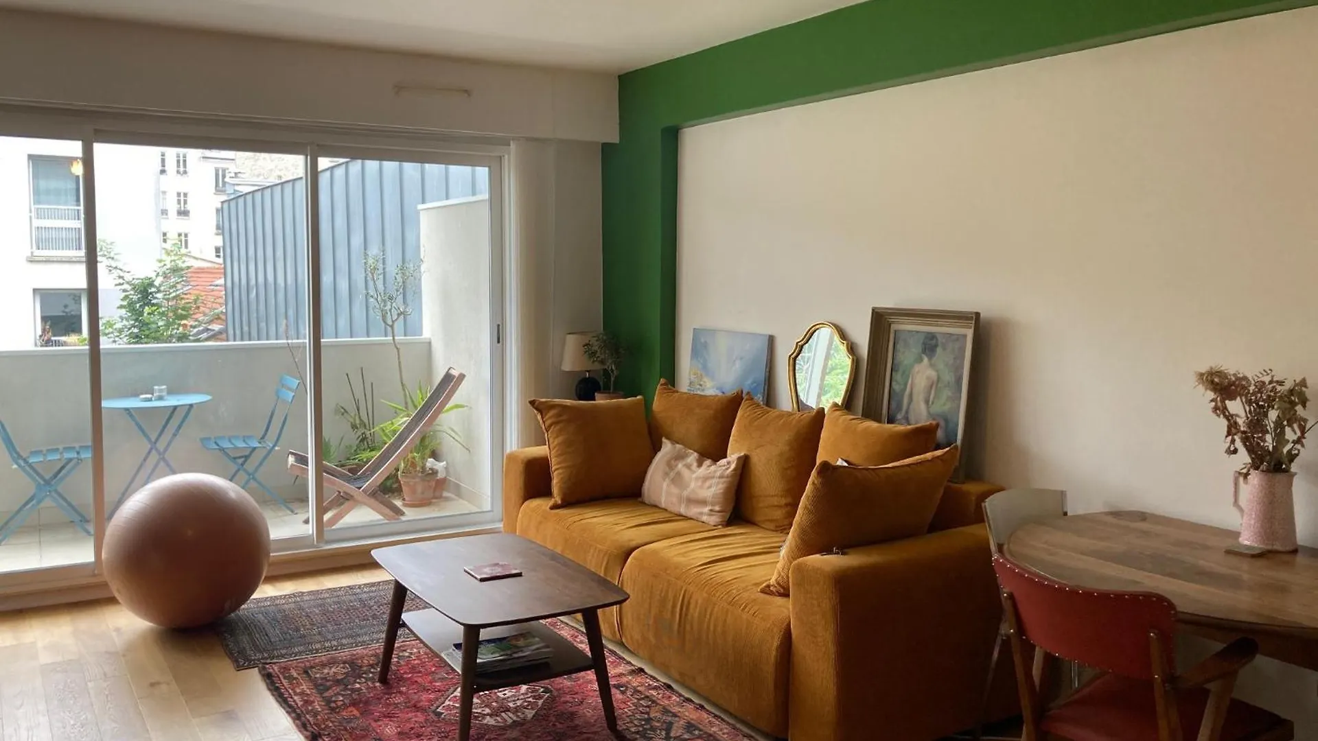 Apartment Quietude Au Village Jourdain Paris